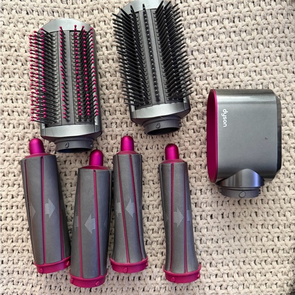 Dyson Airwrap complete styler/Full set w/case /multiple atachments/ gray-fuchsia - Picture 3 of 6